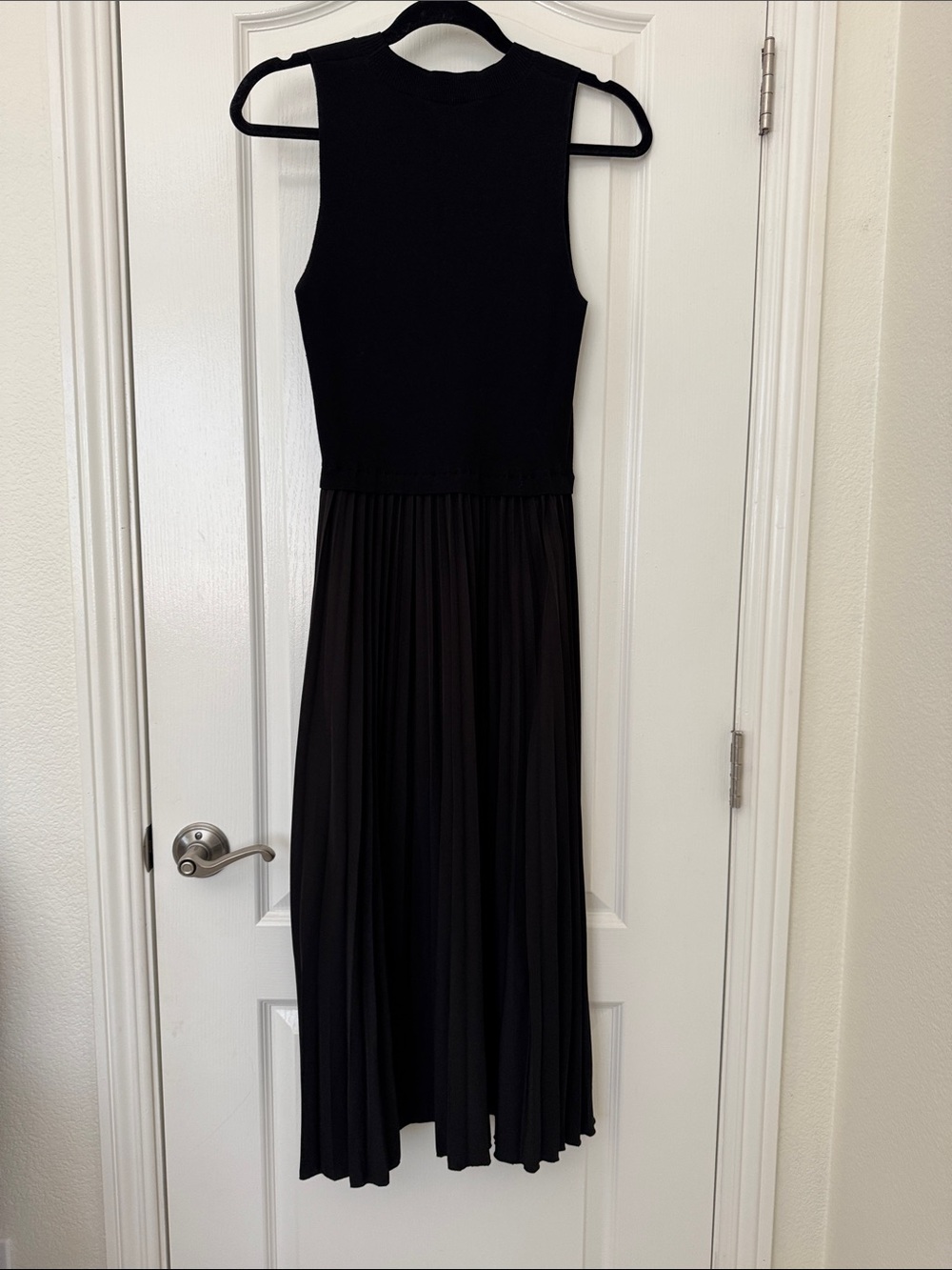 Amazon Black Sleeveless Pleated Maxi Dress - Picture 2 of 2